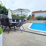Amazing Vacation House With A Private Pool & Grill Zadar