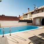 Amazing Vacation House With A Private Pool & Grill Zadar