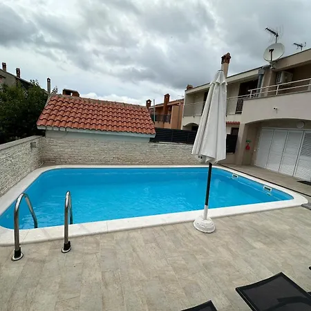 Amazing Vacation House With A Private Pool & Grill *