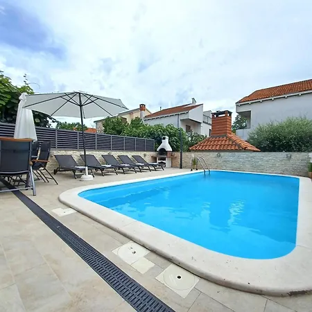 Ryanair's Family With Pool *