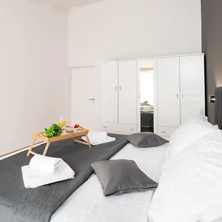 Amazing Vacation House With A Private Pool & Grill * ザダル