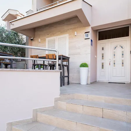 빌라 Amazing With A Private Pool & Grill 자다르