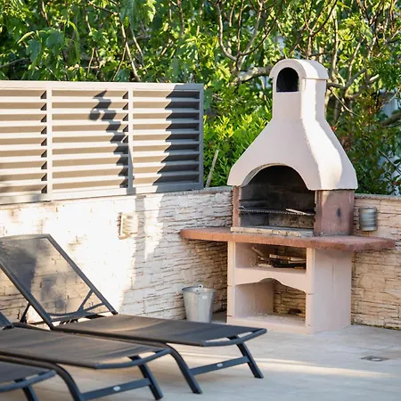 וילה Amazing Vacation House With A Private Pool & Grill זאדאר