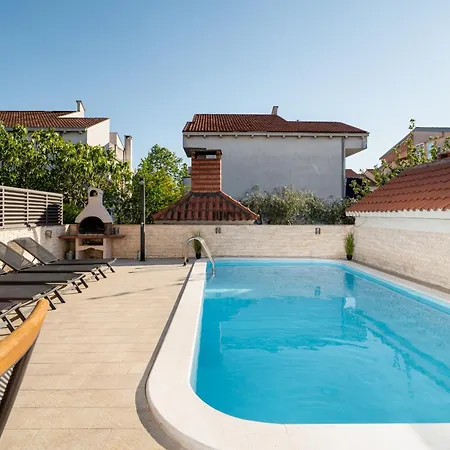 וילה Amazing Vacation House With A Private Pool & Grill זאדאר